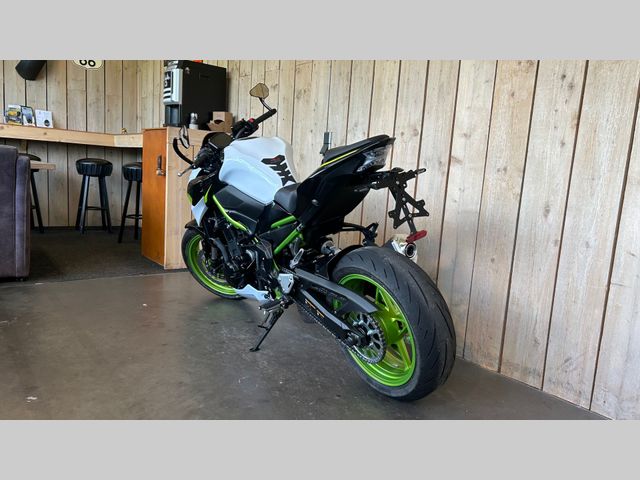 kawasaki - z900