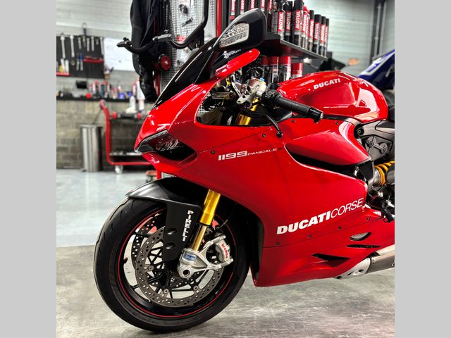 ducati - 1199-panigale-s