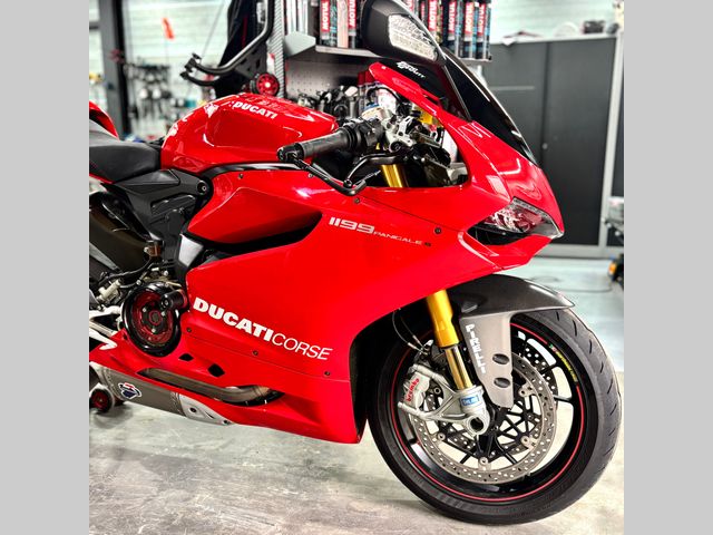 ducati - 1199-panigale-s