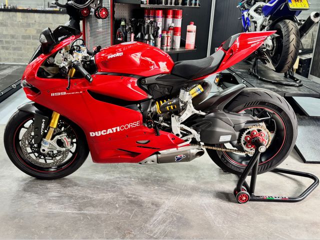 ducati - 1199-panigale-s