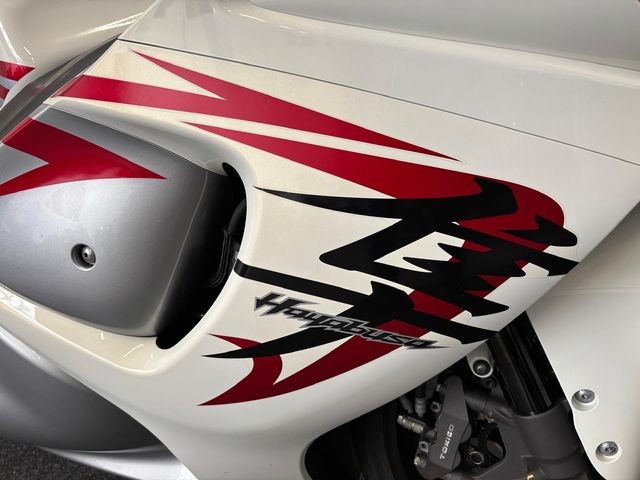 suzuki - gsx-r-1300-hayabusa