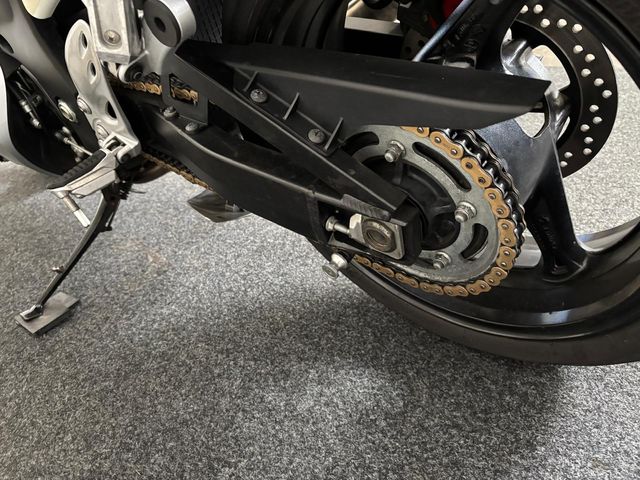 suzuki - gsx-r-1300-hayabusa