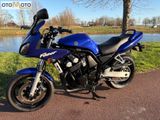 YAMAHA FZS 600 FAZER