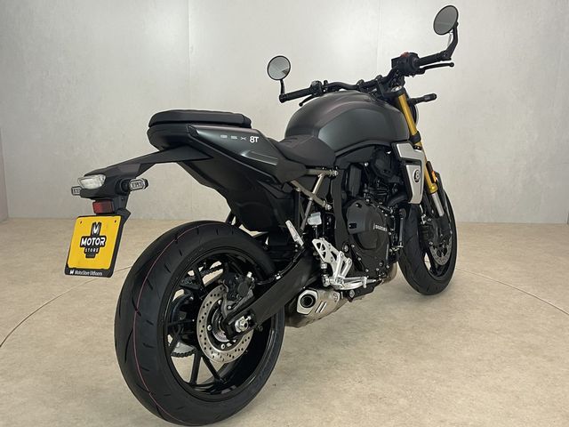 suzuki - gsx-8t
