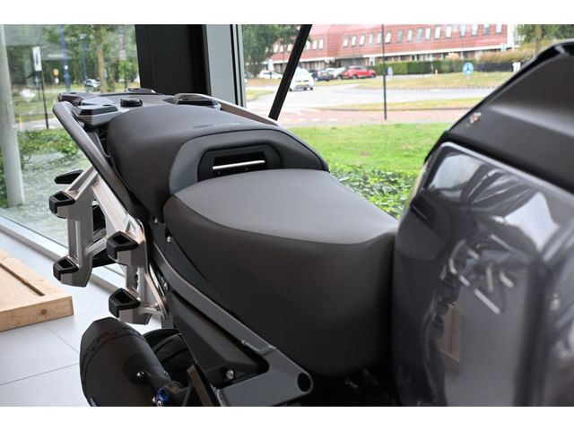 bmw - r-1300-gs-adventure-triple-black