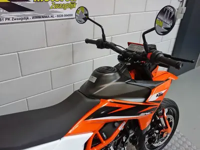 KTM 125 SMC R – foto 3