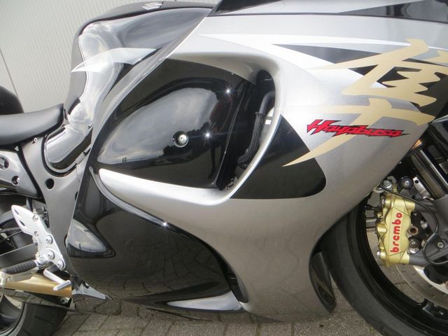 suzuki - gsx-r-1300-hayabusa