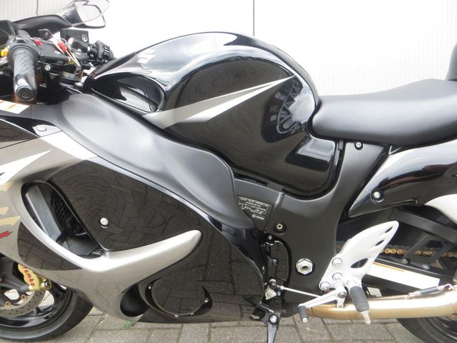 suzuki - gsx-r-1300-hayabusa
