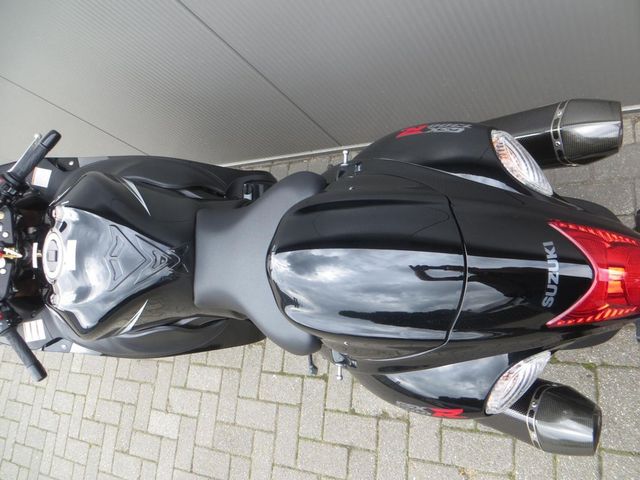 suzuki - gsx-r-1300-hayabusa