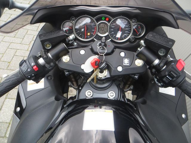suzuki - gsx-r-1300-hayabusa