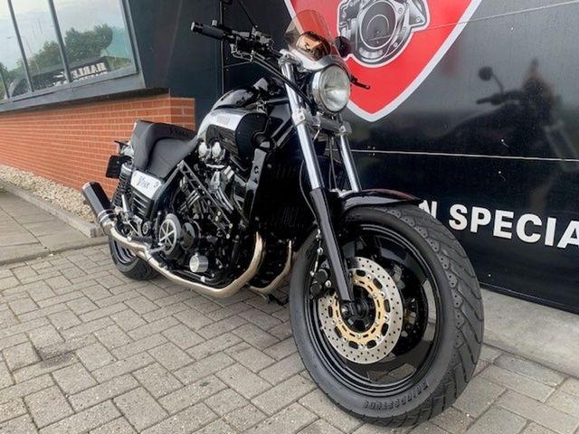 yamaha - vmx-1200-v-max