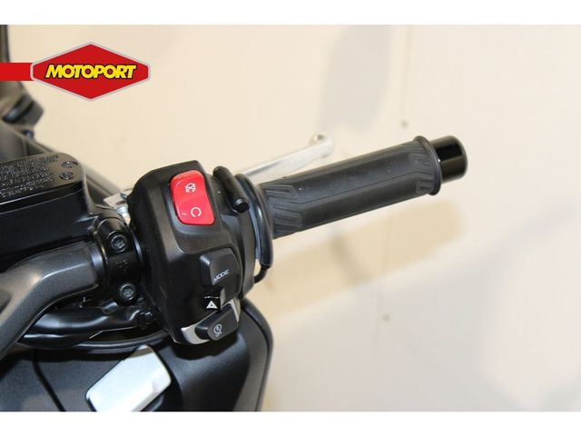 yamaha - tmax-tech-max-560