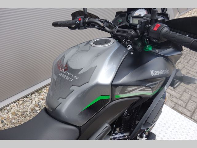 kawasaki - versys-650-grand-tourer