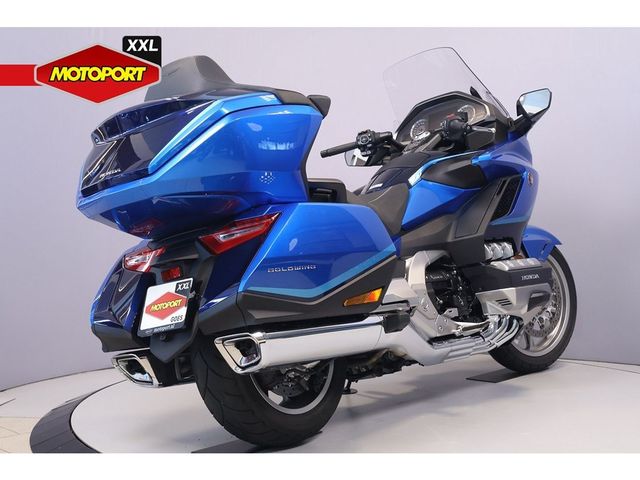 honda - gl-1800-goldwing-touring-deluxe