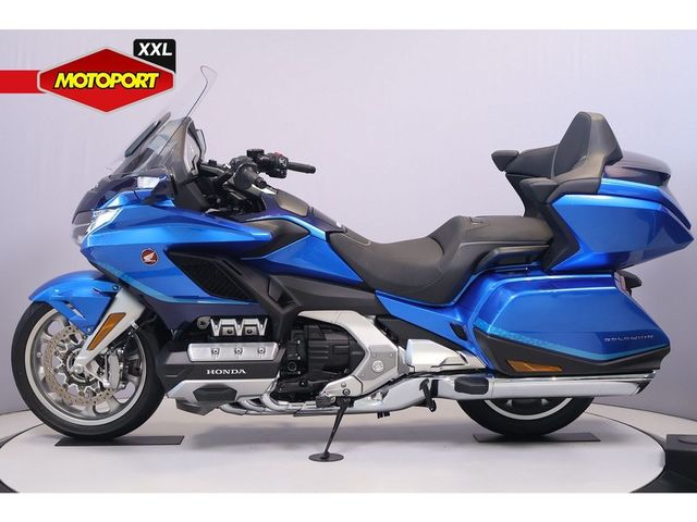 honda - gl-1800-goldwing-touring-deluxe