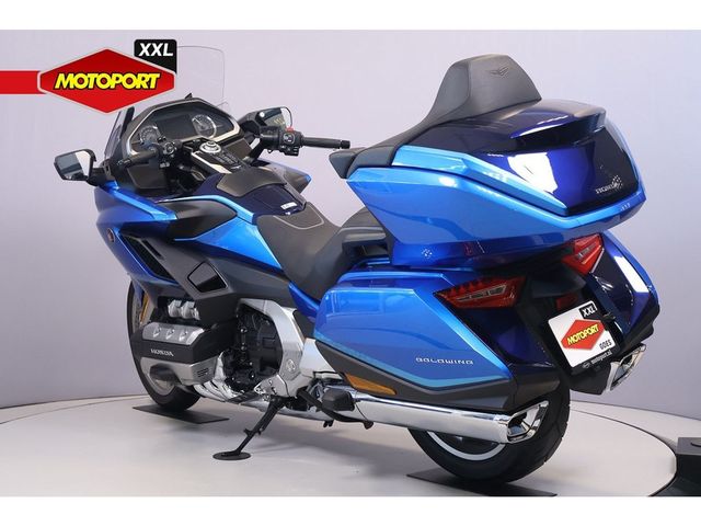 honda - gl-1800-goldwing-touring-deluxe