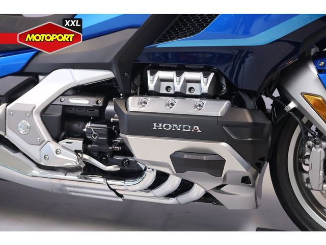 honda - gl-1800-goldwing-touring-deluxe