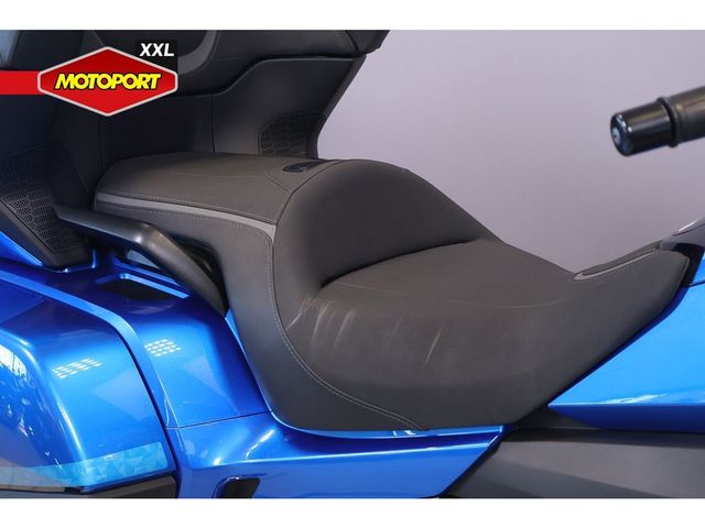 honda - gl-1800-goldwing-touring-deluxe