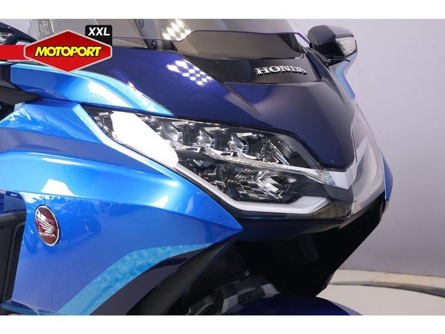 honda - gl-1800-goldwing-touring-deluxe