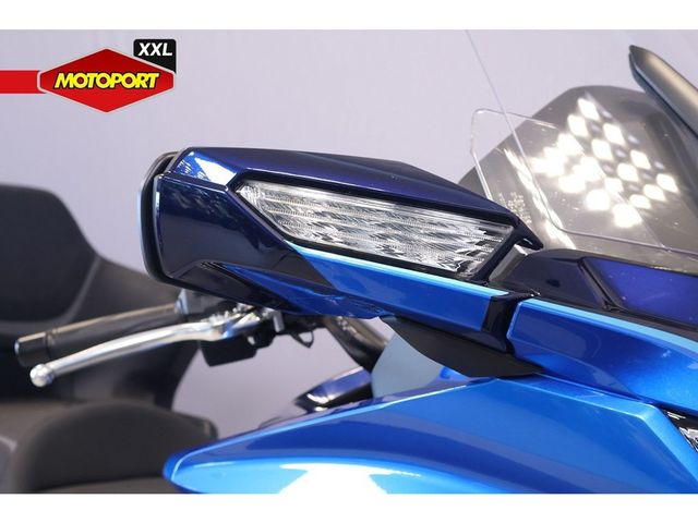 honda - gl-1800-goldwing-touring-deluxe