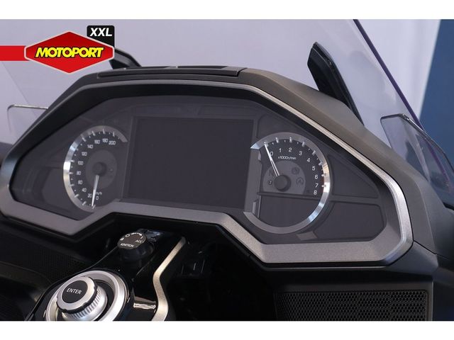 honda - gl-1800-goldwing-touring-deluxe