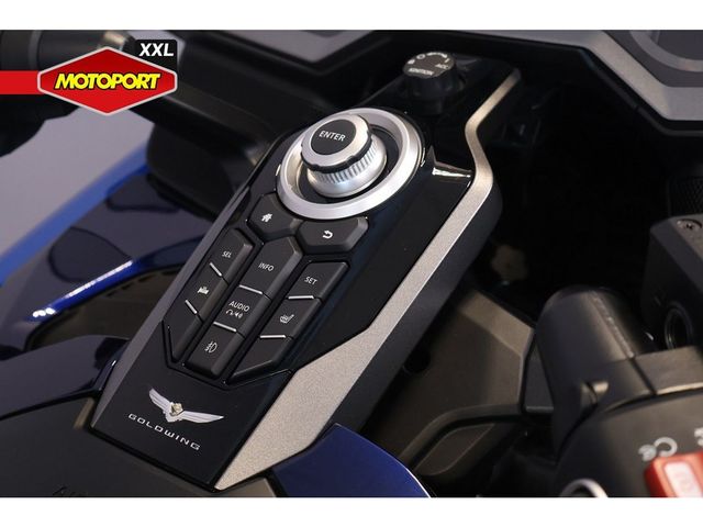 honda - gl-1800-goldwing-touring-deluxe