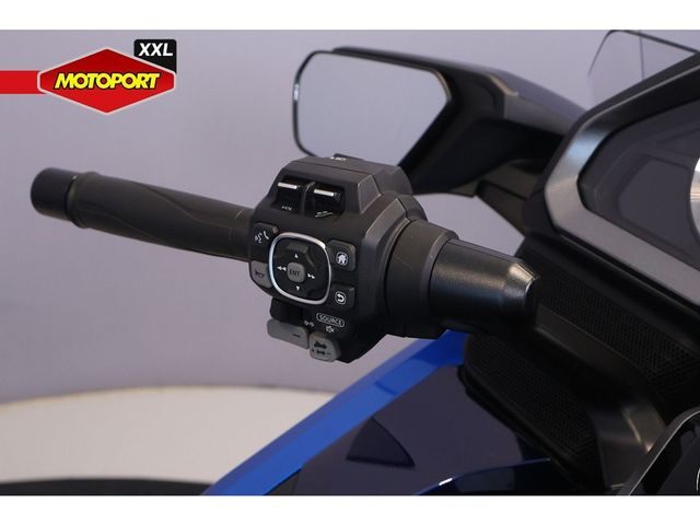 honda - gl-1800-goldwing-touring-deluxe