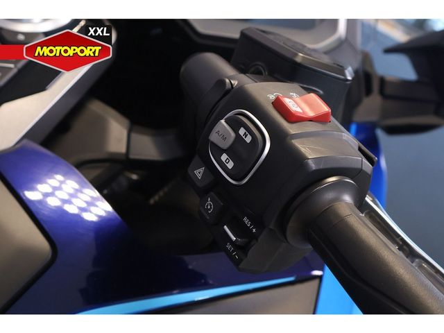 honda - gl-1800-goldwing-touring-deluxe