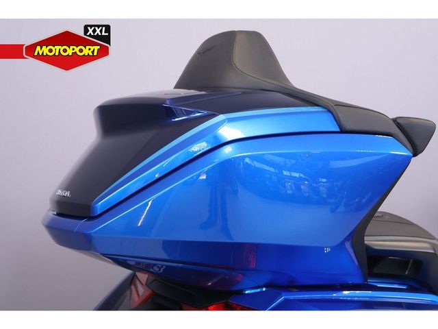 honda - gl-1800-goldwing-touring-deluxe