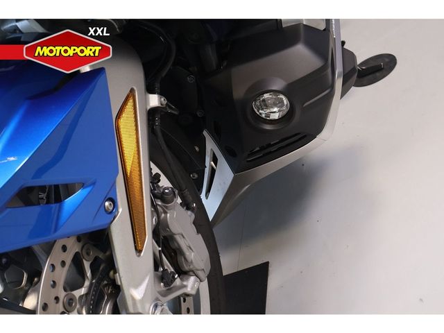 honda - gl-1800-goldwing-touring-deluxe