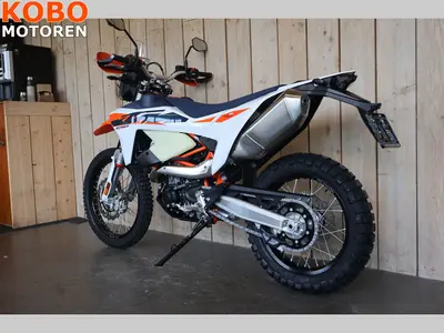 KTM 690 RALLY – foto 4