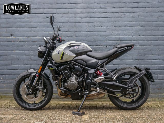 triumph - trident-660