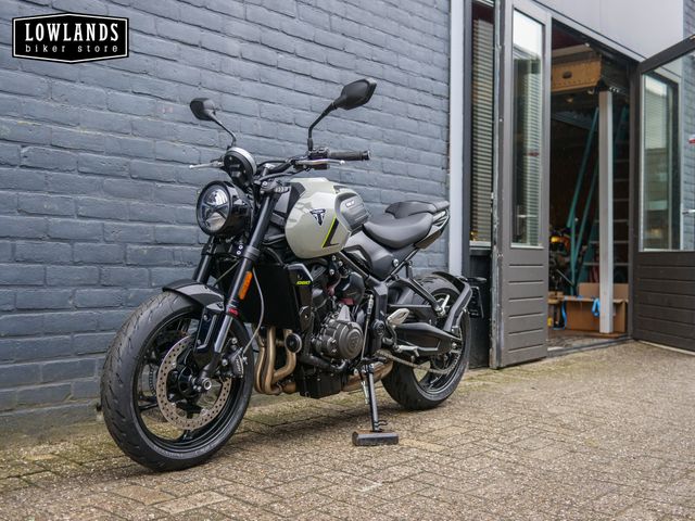 triumph - trident-660