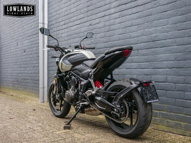 triumph - trident-660