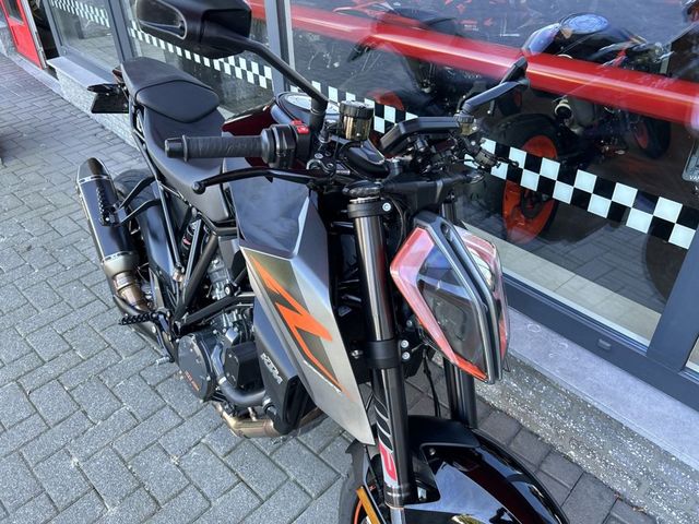 ktm - 1290-super-duke-r