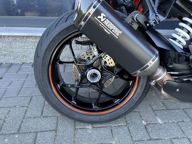 ktm - 1290-super-duke-r