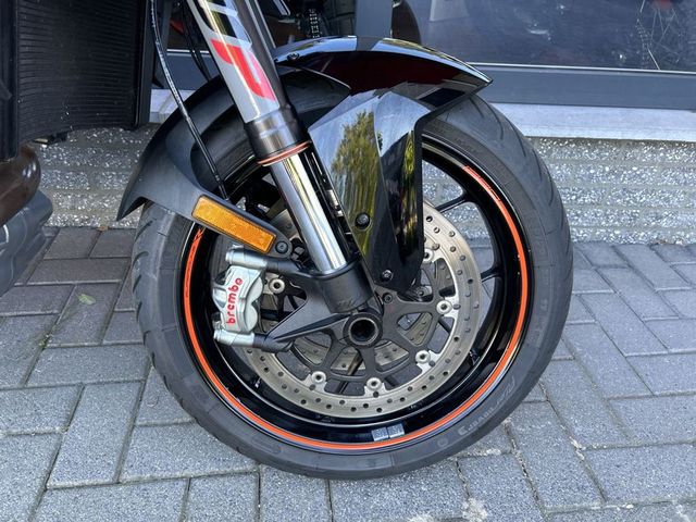 ktm - 1290-super-duke-r