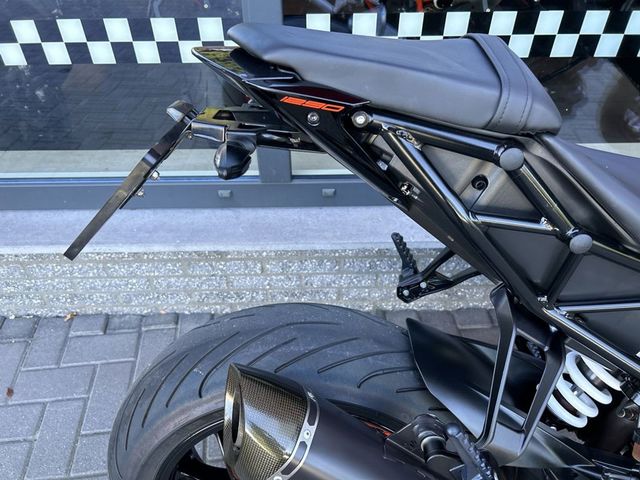 ktm - 1290-super-duke-r