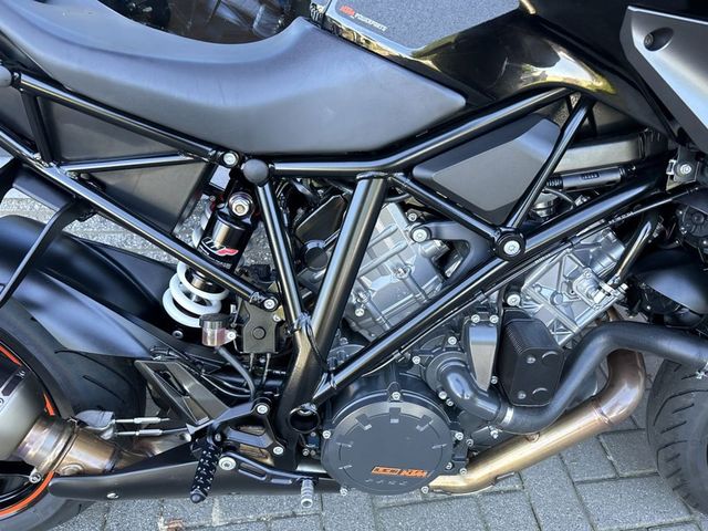 ktm - 1290-super-duke-r