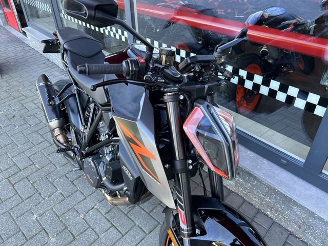 ktm - 1290-super-duke-r