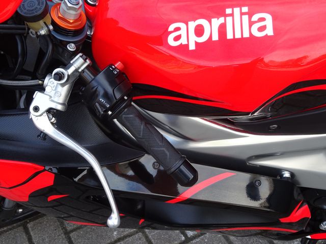 aprilia - rsv-1000-r