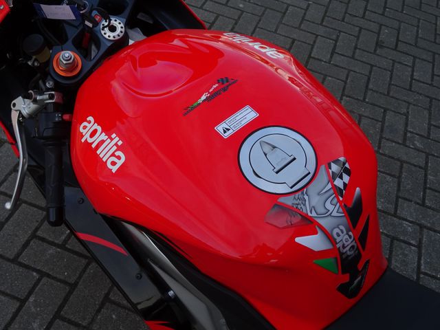 aprilia - rsv-1000-r