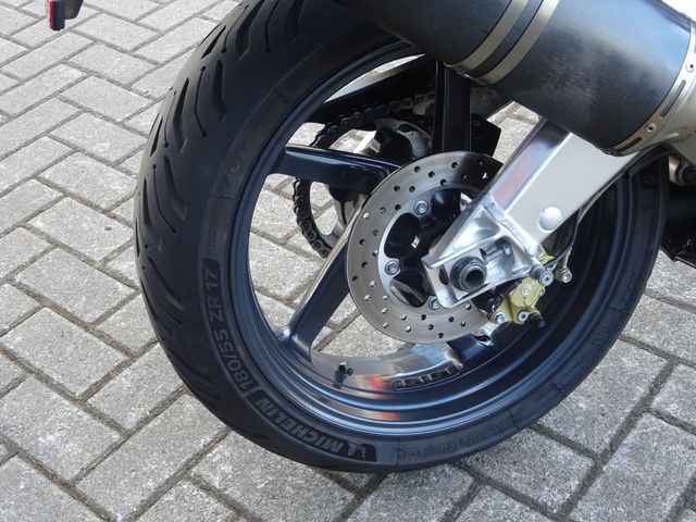 aprilia - rsv-1000-r