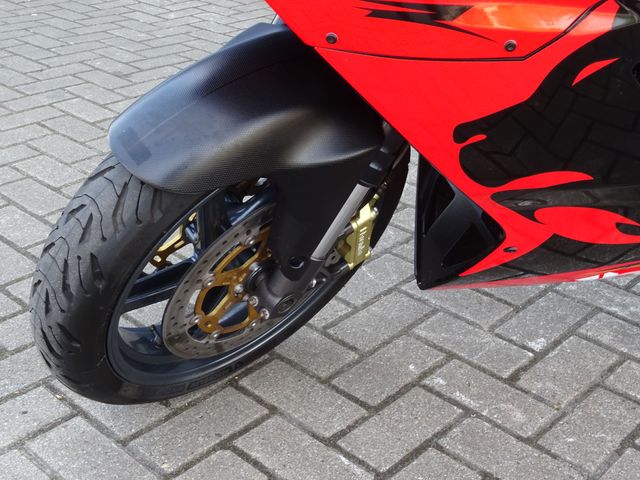 aprilia - rsv-1000-r