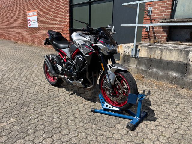 kawasaki - z900