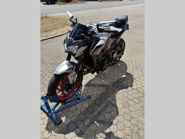 kawasaki - z900