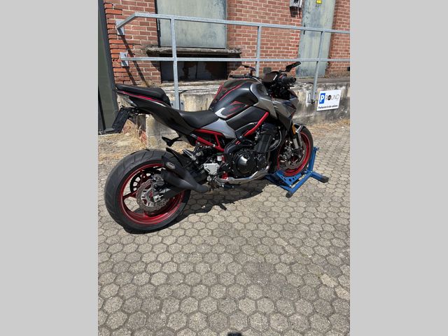 kawasaki - z900