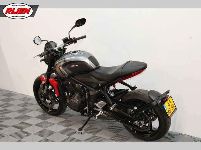 triumph - trident-660