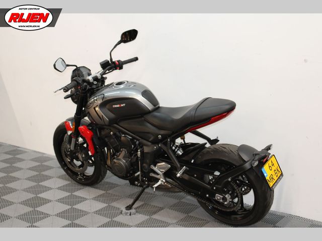 triumph - trident-660