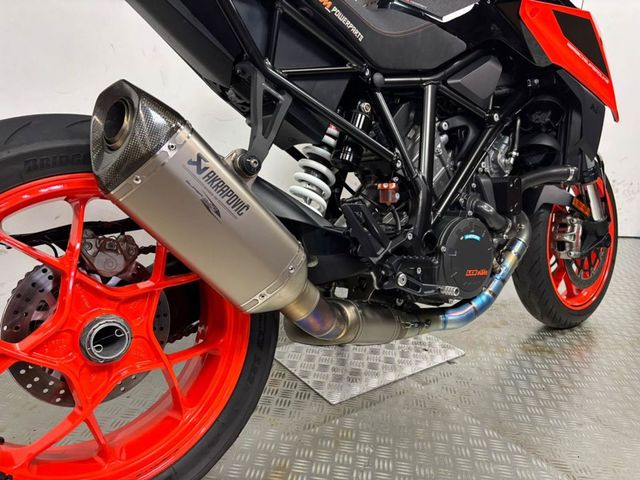 ktm - 1290-super-duke-r